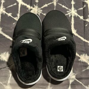 Women’s Nike slippers